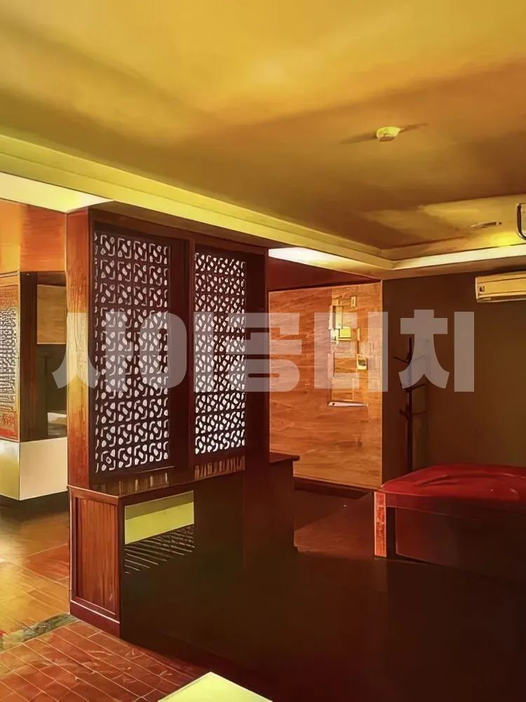 나무 격자 장식의 마사지 룸