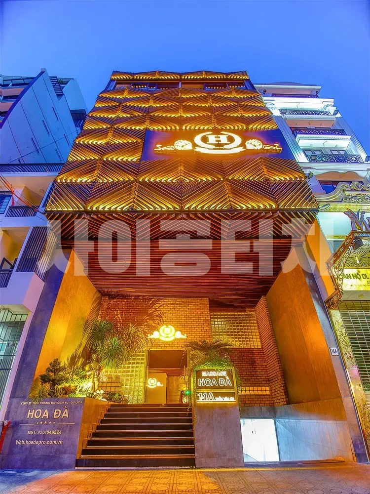 화다 마사지 건물 외관 조명