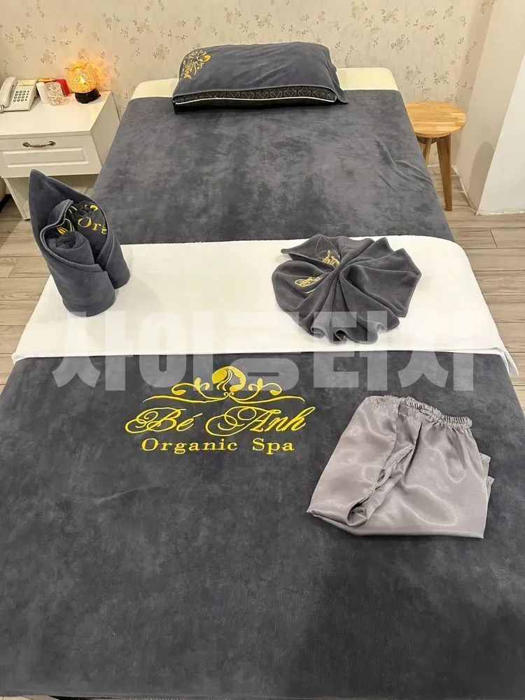 오가닉 스파 로고와 수건