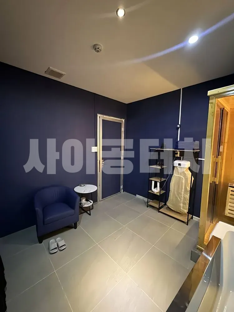 마사지 룸 입구