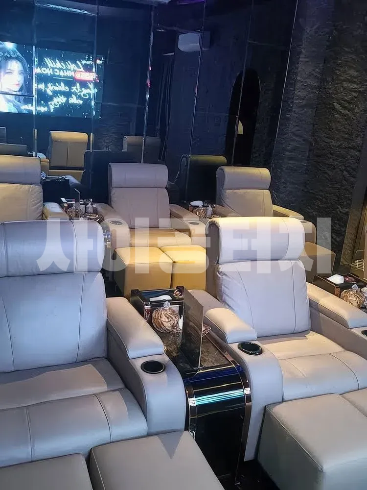 마사지샵의 편안한 안마 의자들